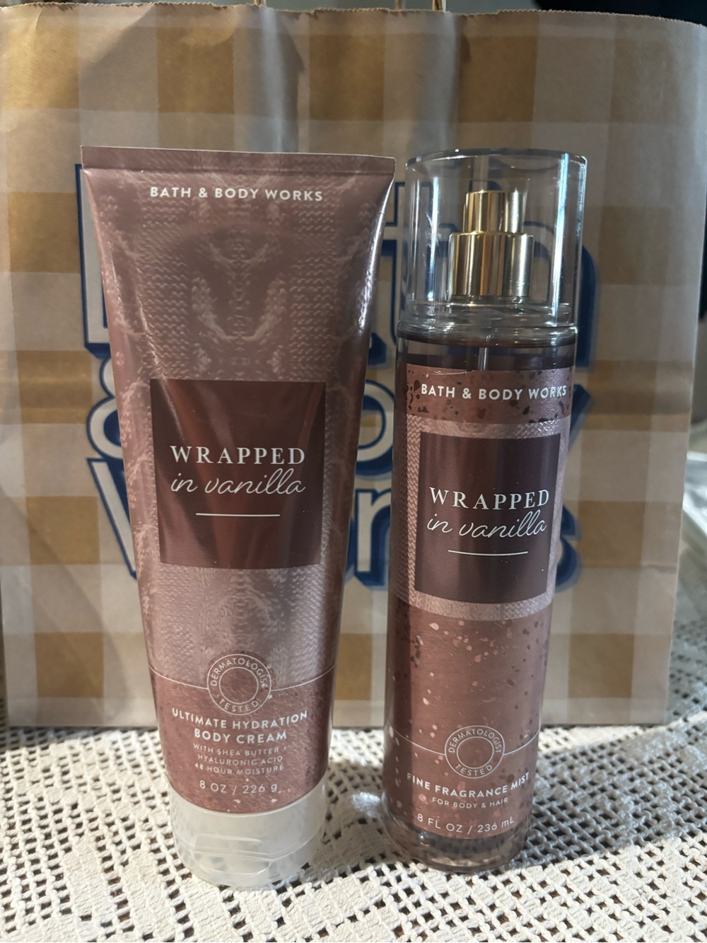 (2026) Bath & Body Works Wrapped in Vanilla Body Cream & Fine Fragrance Mist